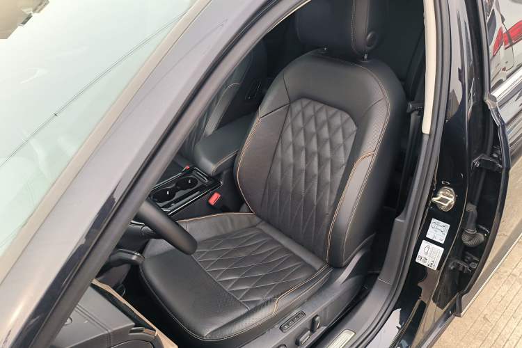 Used Volkswagen Passat 2020 Revised Version 330TSI Luxury Edition China VI Standard Left Front Seat