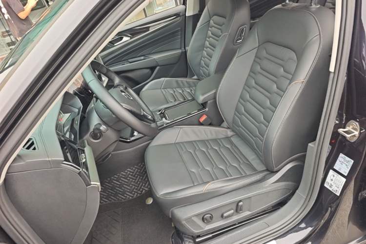 Used Volkswagen Passat 2020 330TSI Elite Edition China VI Left Front Seat
