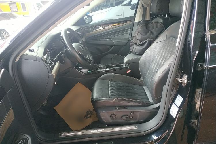 Used Volkswagen Passat 2020 Revised Version 330TSI Luxury Edition China VI Standard Left Front Seat