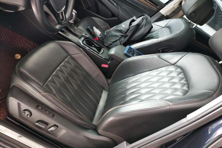 Used Volkswagen Passat 2020 330TSI Luxury Edition China VI Left Front Seat