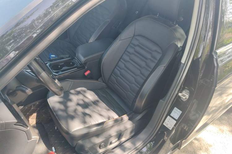 Used Volkswagen Passat 2020 330TSI Elite Edition China VI Left Front Seat