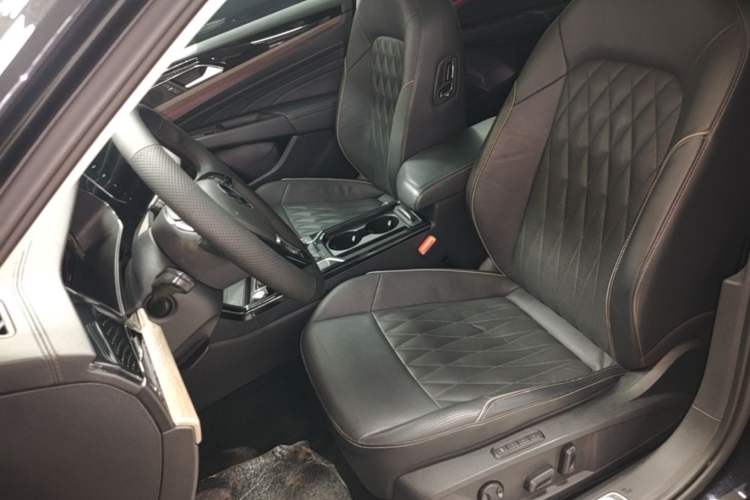 Used Volkswagen Passat 2020 Revised Version 330TSI Luxury Edition China VI Standard Left Front Seat