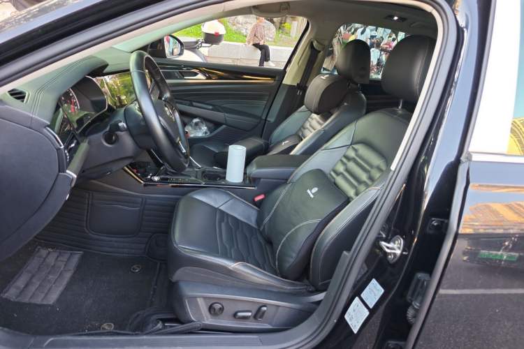 Used Volkswagen Passat 2020 330TSI Elite Edition China VI Left Front Seat