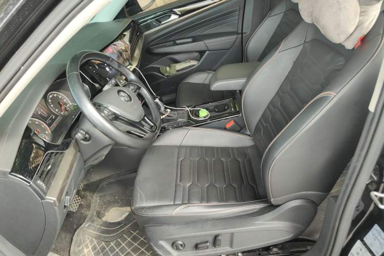 Used Volkswagen Passat 2020 330TSI Elite Edition China VI Left Front Seat