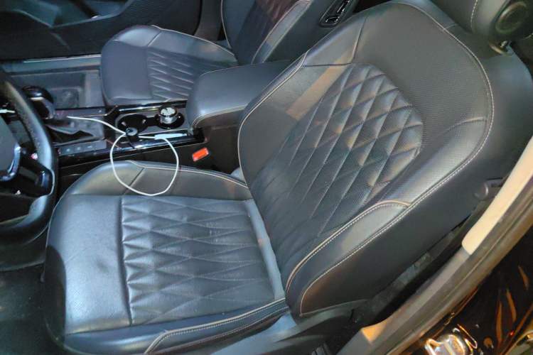Used Volkswagen Passat 2020 Revised Version 330TSI Luxury Edition China VI Standard Left Front Seat