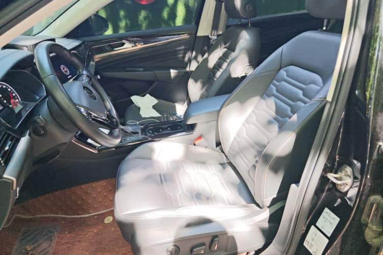 Used Volkswagen Passat 2020 330TSI Elite Edition China VI Left Front Seat