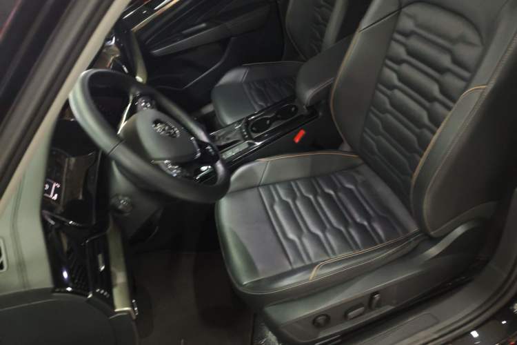Used Volkswagen Passat 2020 330TSI Elite Edition China VI Left Front Seat