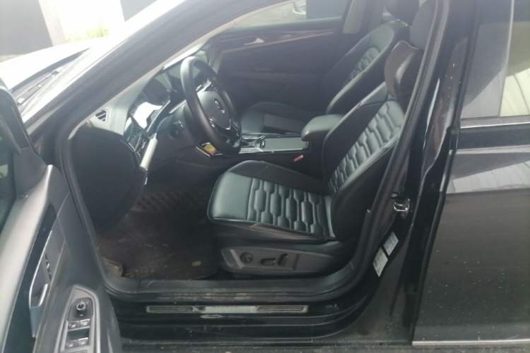 Used Volkswagen Passat 2020 330TSI Elite Edition China VI Left Front Seat