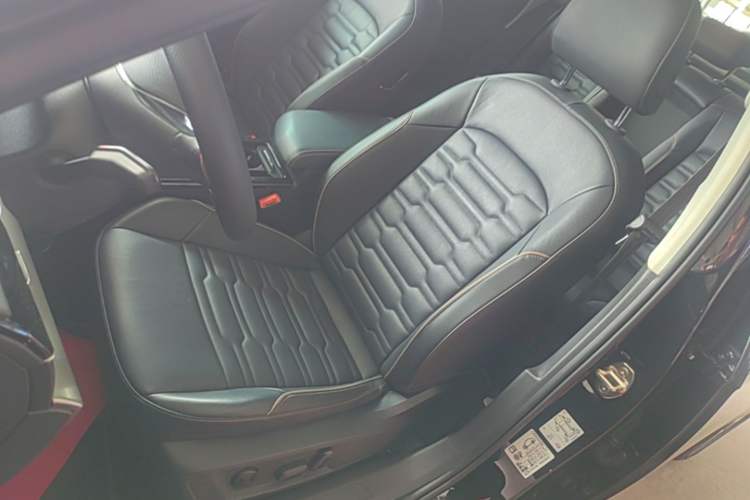 Used Volkswagen Passat 2020 330TSI Elite Edition China VI Left Front Seat
