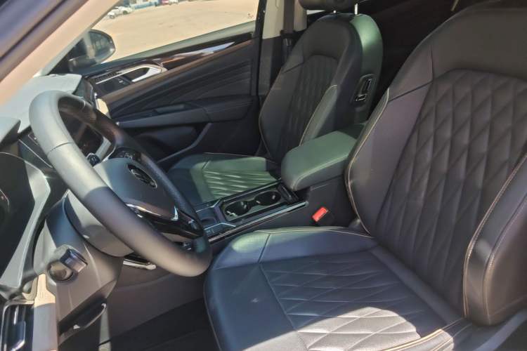 Used Volkswagen Passat 2020 Revised Version 330TSI Luxury Edition China VI Standard Left Front Seat
