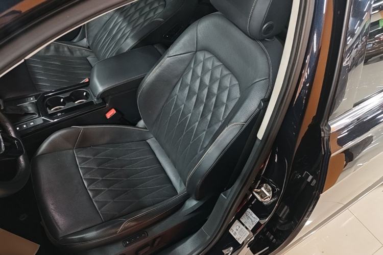Used Volkswagen Passat 2020 Revised Version 330TSI Luxury Edition China VI Standard Left Front Seat