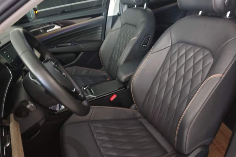 Used Volkswagen Passat 2020 Revised Version 330TSI Luxury Edition China VI Standard Left Front Seat
