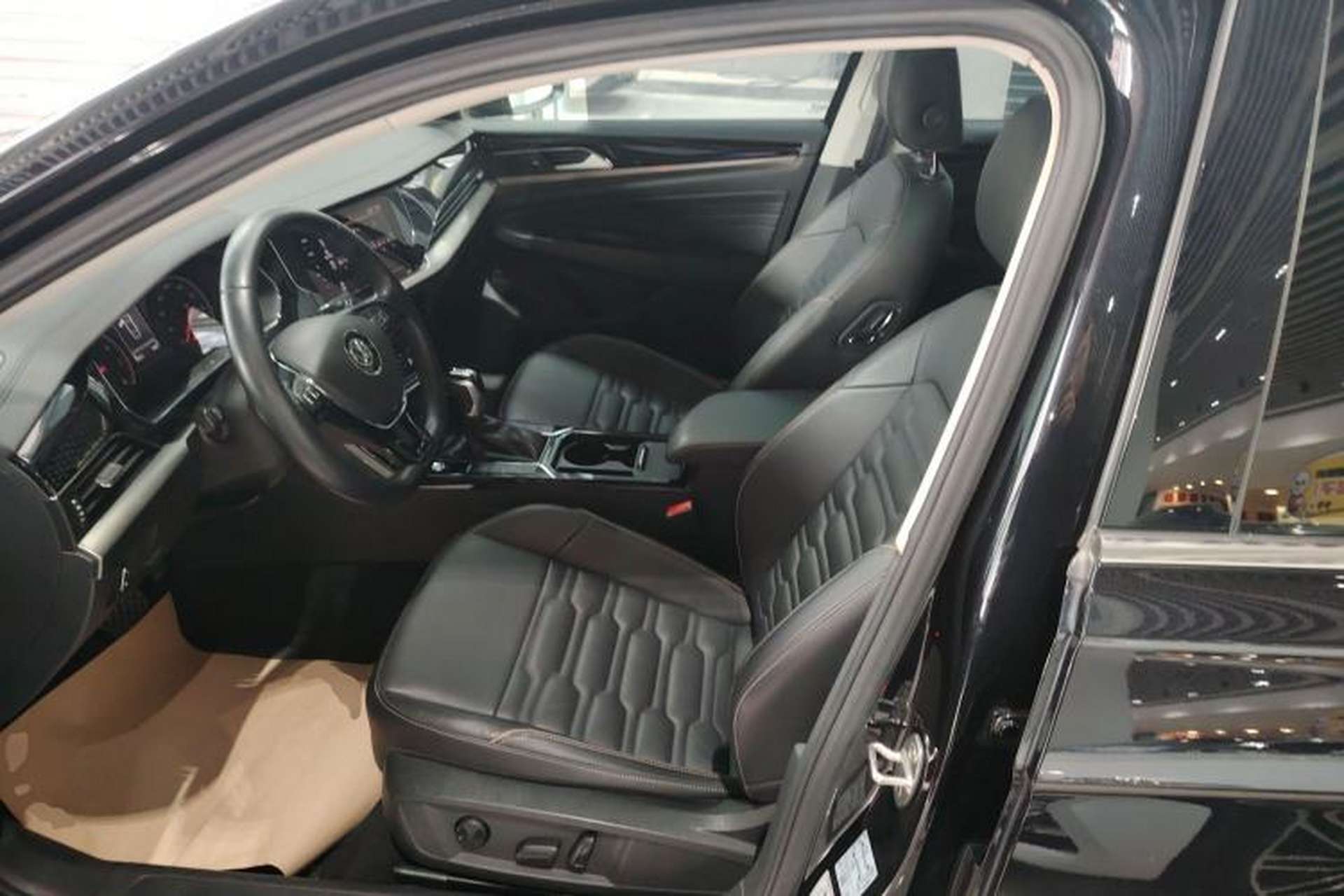 Used Volkswagen Passat 2020 330TSI Elite Edition China VI Left Front Seat
