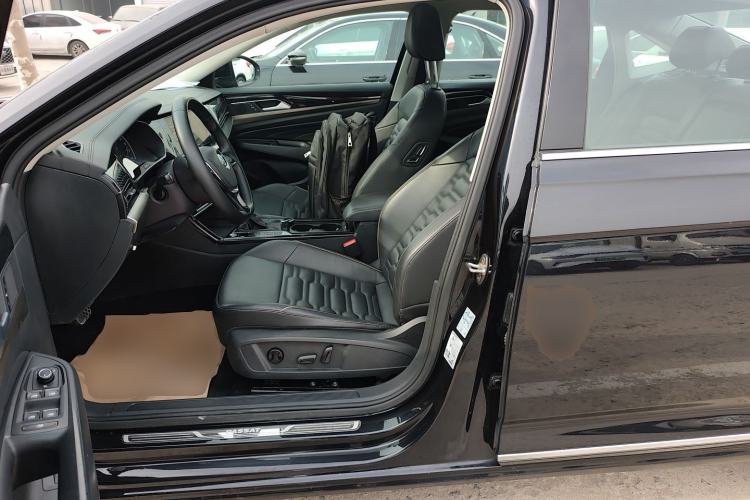 Used Volkswagen Passat 2020 330TSI Elite Edition China VI Left Front Seat