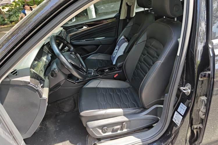 Used Volkswagen Passat 2020 330TSI Elite Edition China VI Left Front Seat