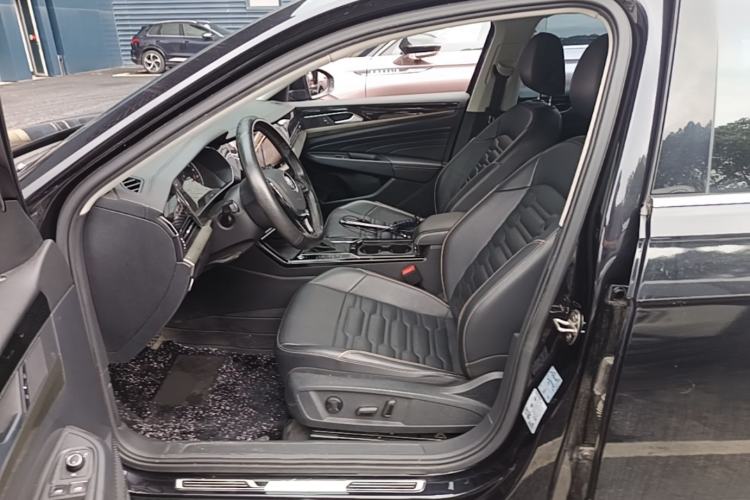 Used Volkswagen Passat 2020 330TSI Elite Edition China VI Left Front Seat