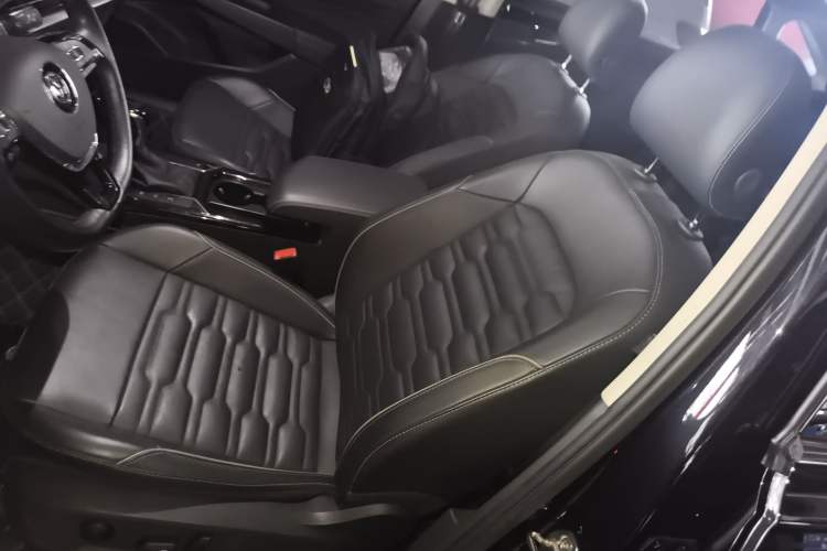 Used Volkswagen Passat 2020 330TSI Elite Edition China VI Left Front Seat