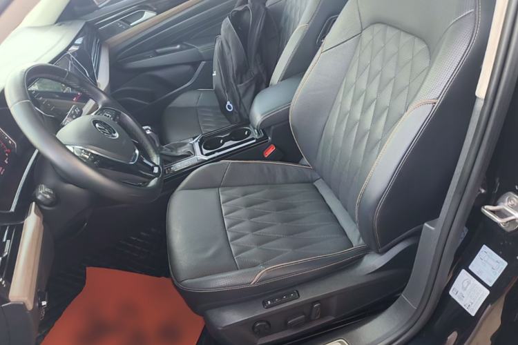 Used Volkswagen Passat 2020 Revised Version 330TSI Luxury Edition China VI Standard Left Front Seat