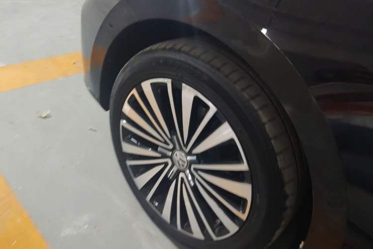 Used Volkswagen Passat 2020 330TSI Luxury Edition China VI Left Front Wheel Hub