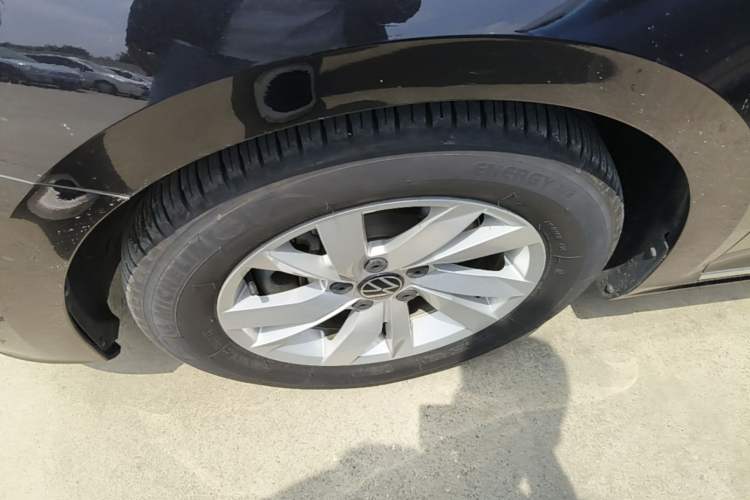 Used Volkswagen Passat 2020 Revised Version 280TSI Business Edition China VI Standard Left Front Wheel Hub
