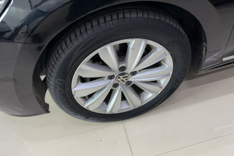 Used Volkswagen Passat 2020 Facelift 330TSI Elite Edition China VI Standard Left Front Wheel Hub