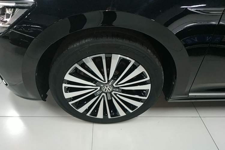 Used Volkswagen Passat 2020 330TSI Luxury Edition China VI Left Front Wheel Hub