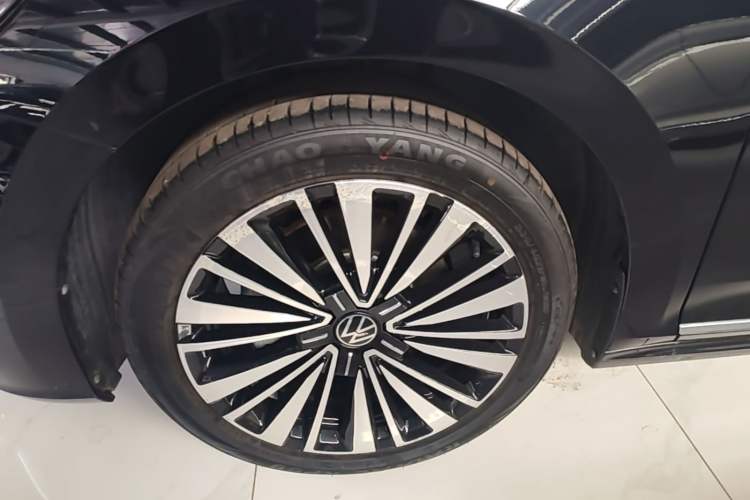 Used Volkswagen Passat 2020 Revised Version 330TSI Luxury Edition China VI Standard Left Front Wheel Hub