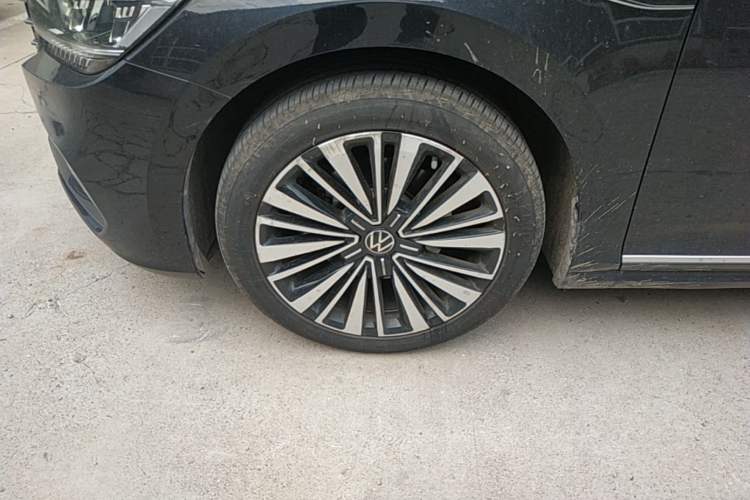 Used Volkswagen Passat 2020 Revised Version 330TSI Luxury Edition China VI Standard Left Front Wheel Hub