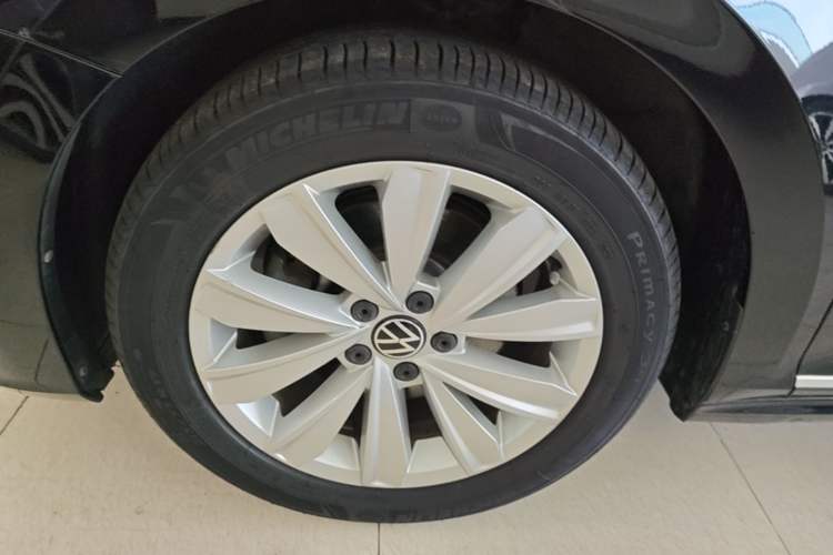 Used Volkswagen Passat 2020 Facelift 330TSI Elite Edition China VI Standard Left Front Wheel Hub