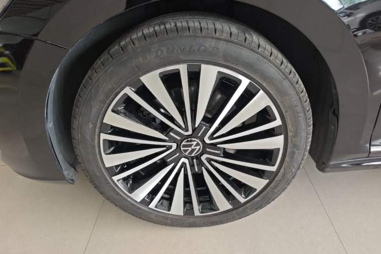 Used Volkswagen Passat 2020 Revised Version 330TSI Luxury Edition China VI Standard Left Front Wheel Hub