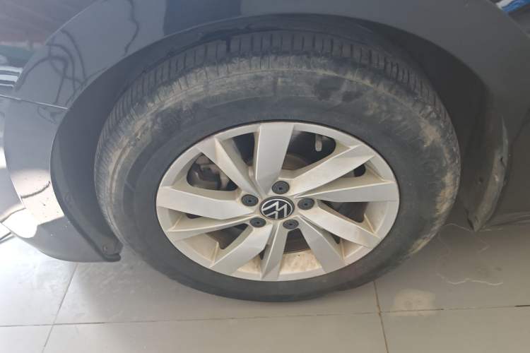 Used Volkswagen Passat 2020 Revised Version 280TSI Business Edition China VI Standard Left Front Wheel Hub