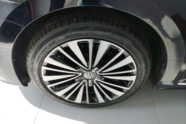 Used Volkswagen Passat 2020 330TSI Luxury Edition China VI Left Front Wheel Hub
