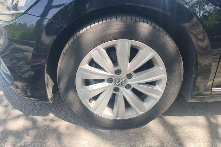 Used Volkswagen Passat 2020 330TSI Elite Edition China VI Left Front Wheel Hub