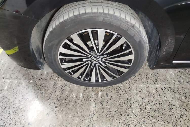 Used Volkswagen Passat 2020 Revised Version 280TSI Elite Edition China VI Standard Left Front Wheel Hub