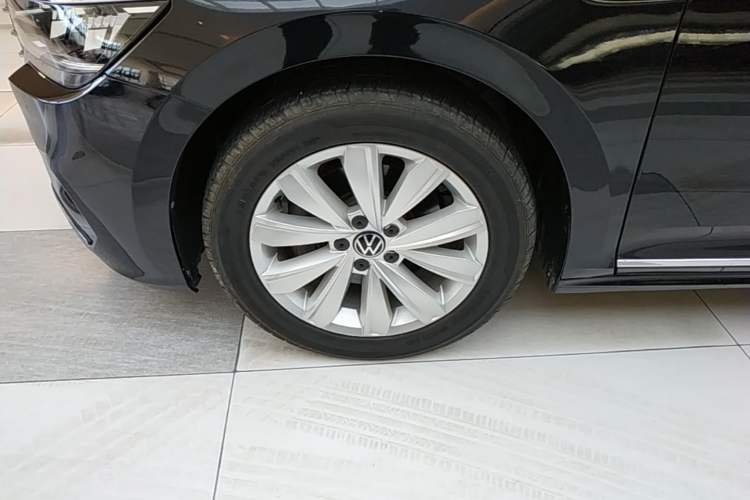 Used Volkswagen Passat 2020 Facelift 330TSI Elite Edition China VI Standard Left Front Wheel Hub