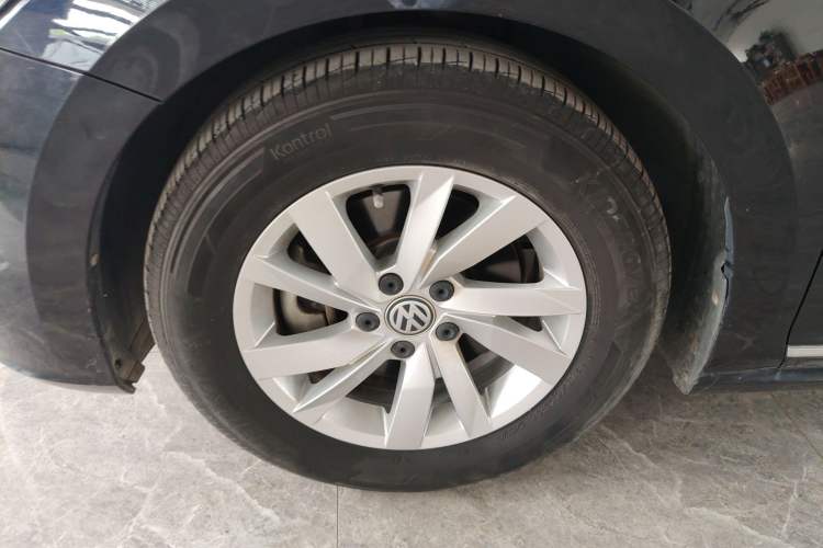Used Volkswagen Passat 2020 Revised Version 280TSI Business Edition China VI Standard Left Front Wheel Hub