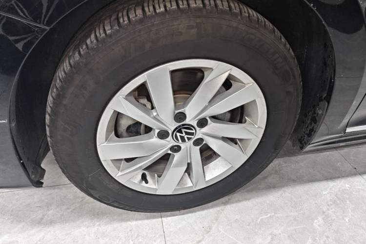 Used Volkswagen Passat 2020 Revised Version 280TSI Business Edition China VI Standard Left Front Wheel Hub