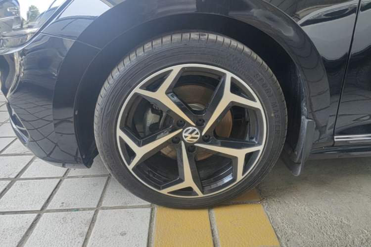 Used Volkswagen Passat 2020 Revised Version 280TSI Business Edition China VI Standard Left Front Wheel Hub