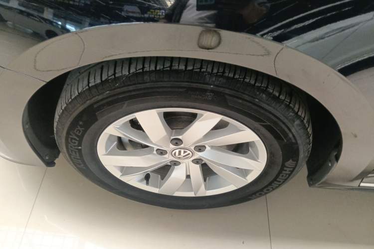Used Volkswagen Passat 2020 Revised Version 280TSI Business Edition China VI Standard Left Front Wheel Hub