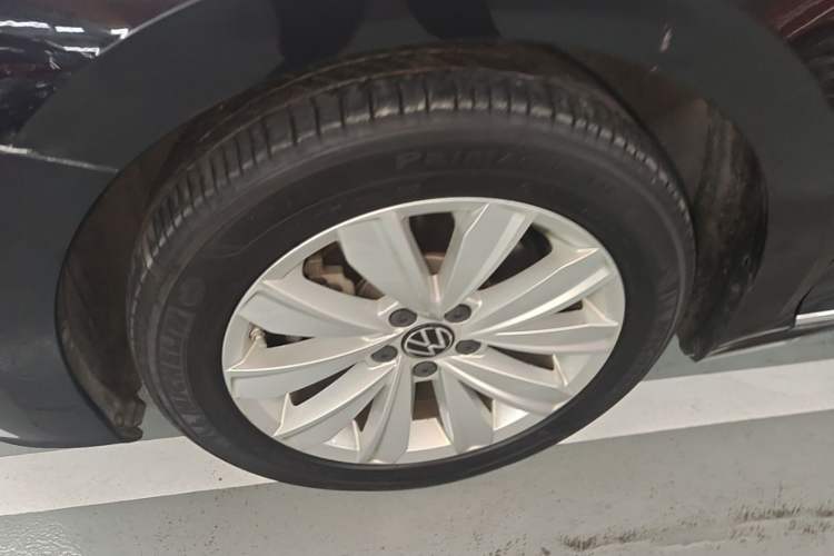 Used Volkswagen Passat 2020 Facelift 330TSI Elite Edition China VI Standard Left Front Wheel Hub