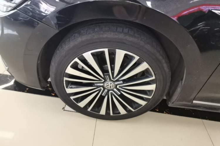 Used Volkswagen Passat 2020 330TSI Prestige Edition China VI Standard Left Front Wheel Hub
