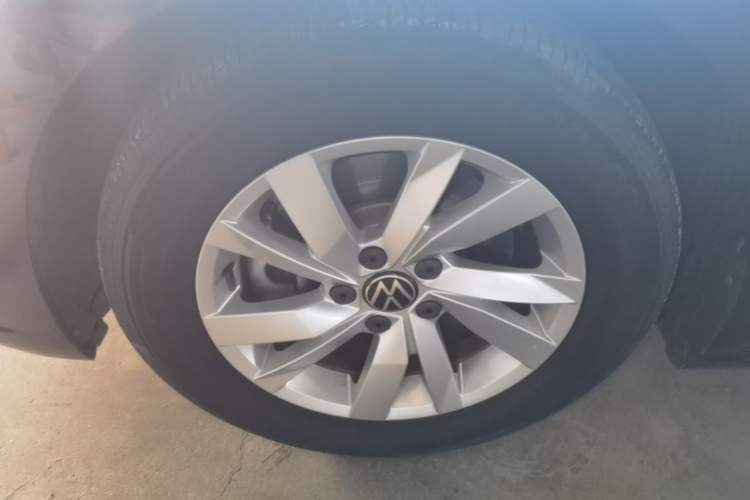 Used Volkswagen Passat 2020 Revised Version 280TSI Business Edition China VI Standard Left Front Wheel Hub
