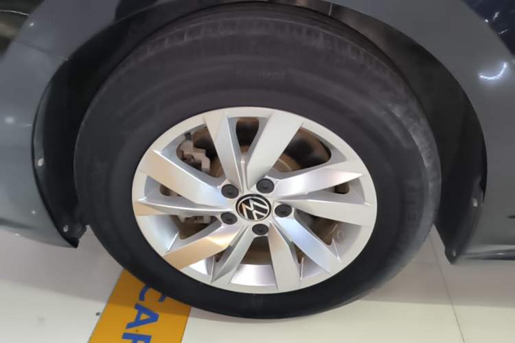 Used Volkswagen Passat 2020 Revised Version 280TSI Business Edition China VI Standard Left Front Wheel Hub