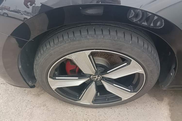 Used Volkswagen Passat 2020 Revised Version 280TSI Business Edition China VI Standard Left Front Wheel Hub