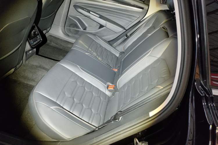 Used Volkswagen Passat 2020 330TSI Elite Edition China VI Left Rear Seat