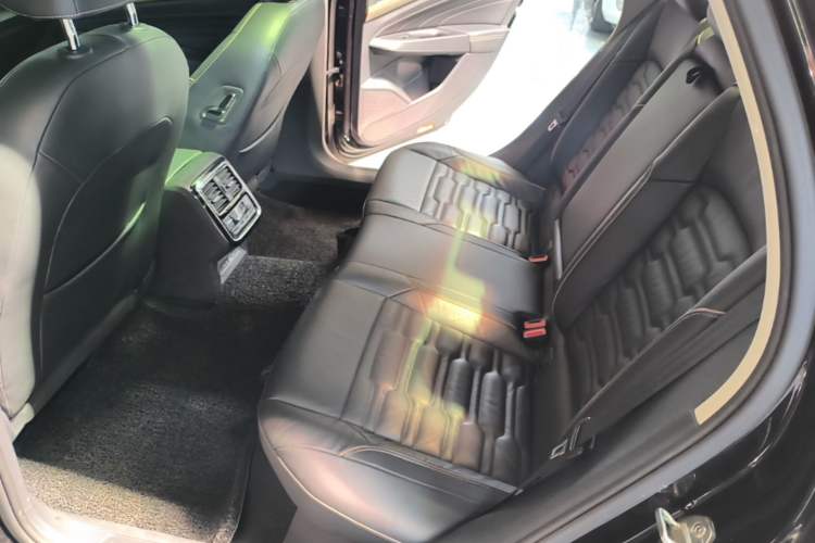 Used Volkswagen Passat 2020 330TSI Elite Edition China VI Left Rear Seat