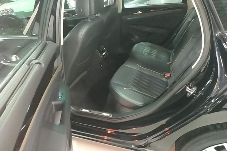 Used Volkswagen Passat 2020 330TSI Luxury Edition China VI Left Rear Seat