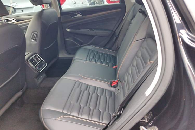 Used Volkswagen Passat 2020 330TSI Elite Edition China VI Left Rear Seat