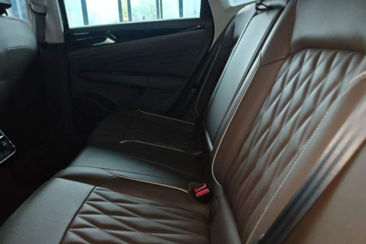 Used Volkswagen Passat 2020 Revised Version 330TSI Luxury Edition China VI Standard Left Rear Seat