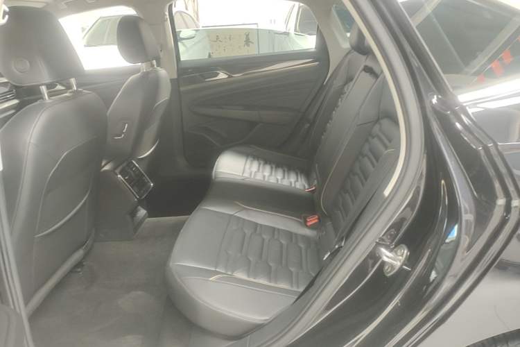 Used Volkswagen Passat 2020 330TSI Elite Edition China VI Left Rear Seat
